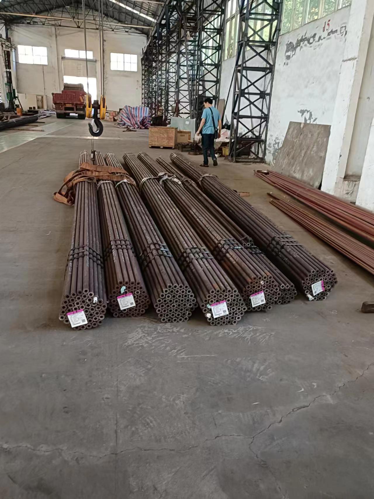 水冷壁前墻管屏\15CrMoG、Φ28.6×5.6mm（內螺紋） L=6000mm管屏節(jié)距2×46mm
