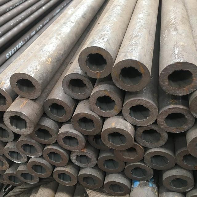 材質(zhì)：SA-210C規(guī)格：63.5×7.5 4根一排，鱗片寬度12.7mm厚度6mm管排總長度12米，內(nèi)螺紋8個頭） 管材需正偏差，帶500米密封
