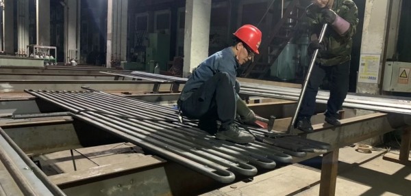 φ60.3×7.5\SA-210C 水冷壁帶鰭片內(nèi)螺紋管，帶鰭片。2）附質(zhì)量證明書，3）品牌：武鍋、東鍋、哈鍋選其一