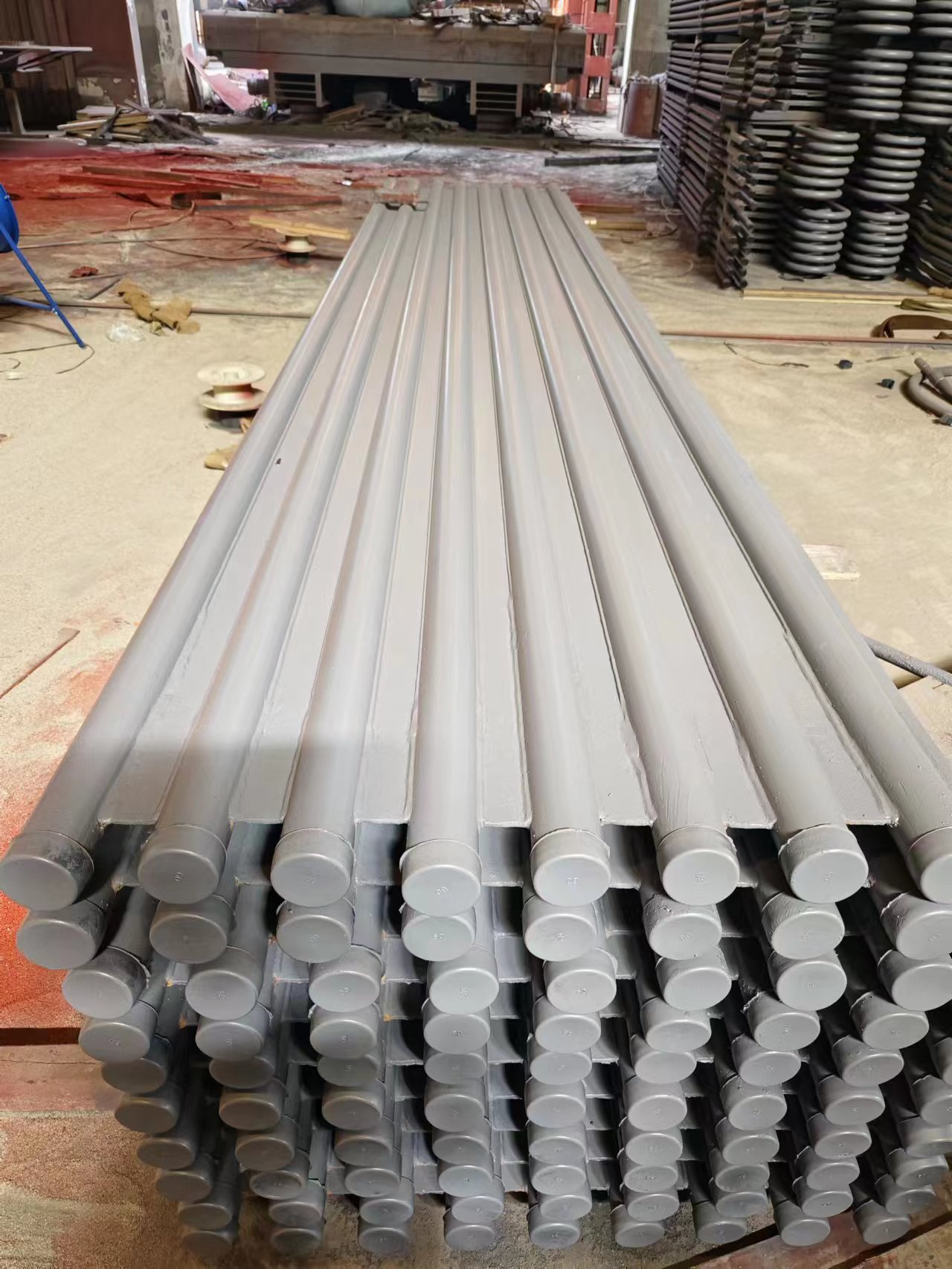 φ60.3×7.5\SA-210C 水冷壁帶鰭片內(nèi)螺紋管，帶鰭片。2）附質(zhì)量證明書，3）品牌：武鍋、東鍋、哈鍋選其一