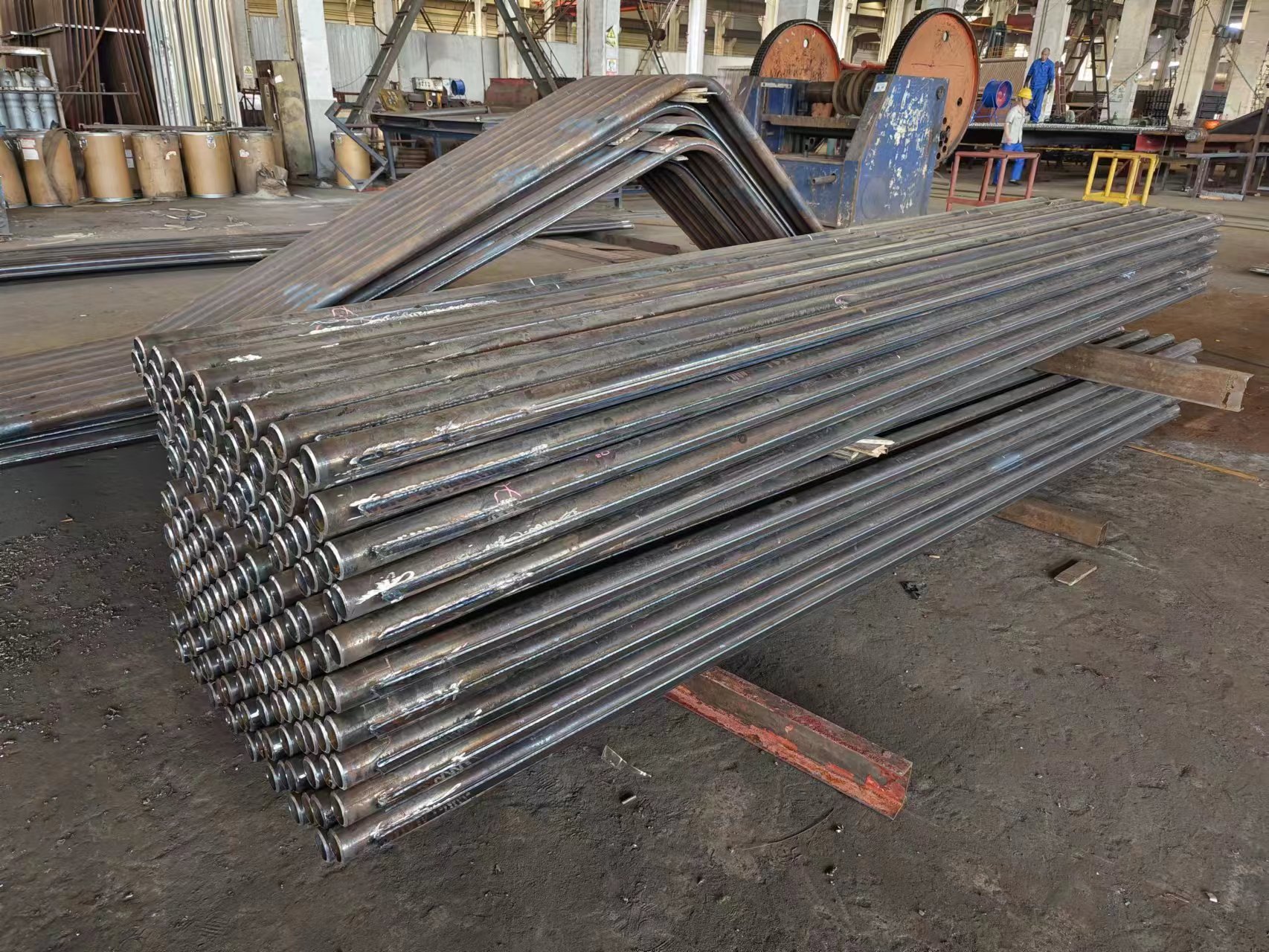 φ60.3×7.5\SA-210C 水冷壁帶鰭片內(nèi)螺紋管，帶鰭片。2）附質(zhì)量證明書，3）品牌：武鍋、東鍋、哈鍋選其一