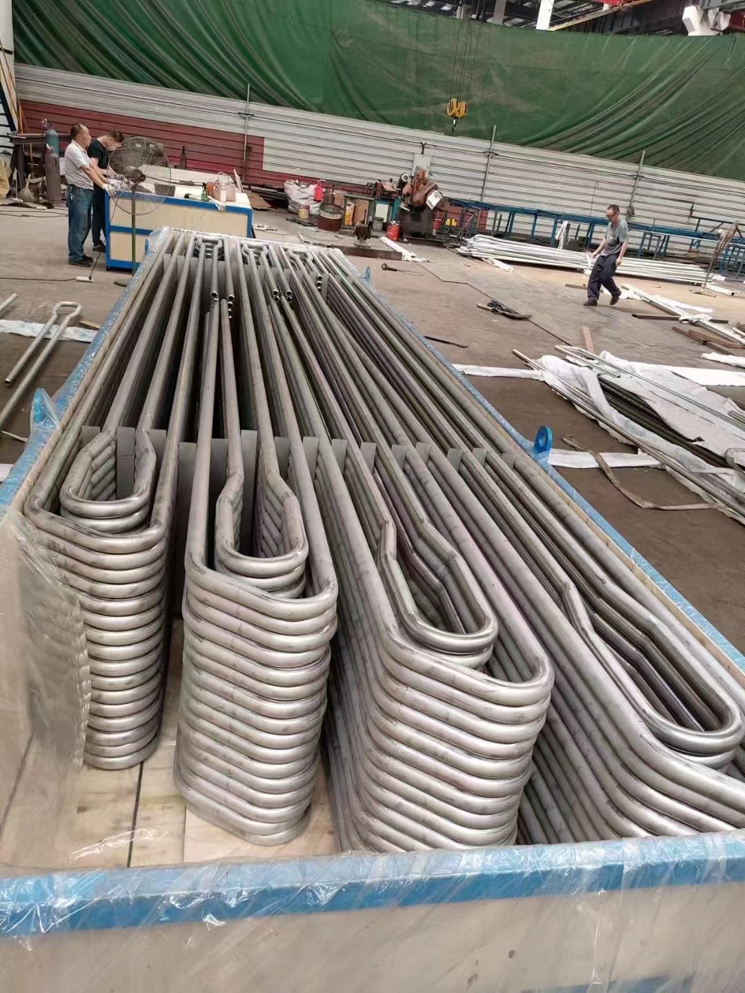 Φ38.1×7.5 SA-213T2 每件9根水冷壁管一排，長12米，管節(jié)距50.8mm,鰭片連接，鰭片為膜式扁鋼厚δ6.4㎜，材料為15CrMo，采用雙面坡口焊接型式