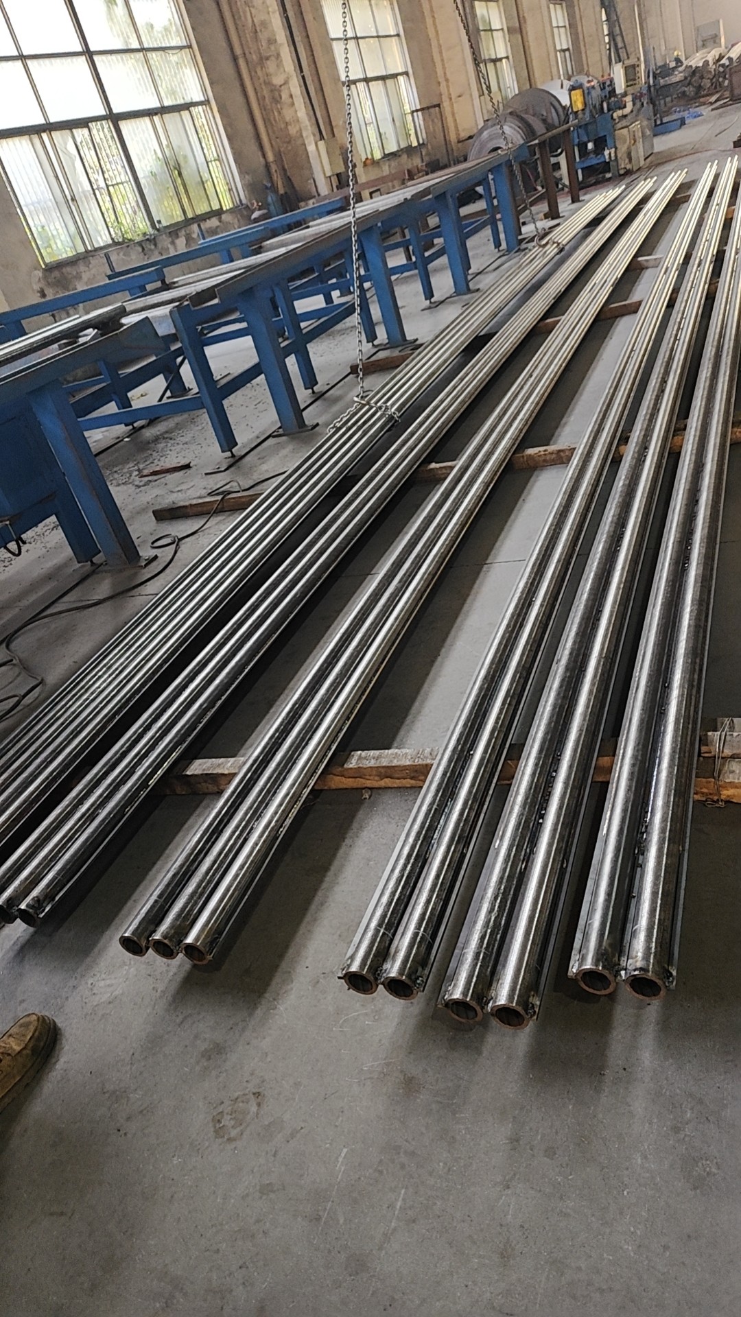 管排長度為6米，每件管排由10根管子組成，管子中心距為54mm，鰭片厚度為6.4mm