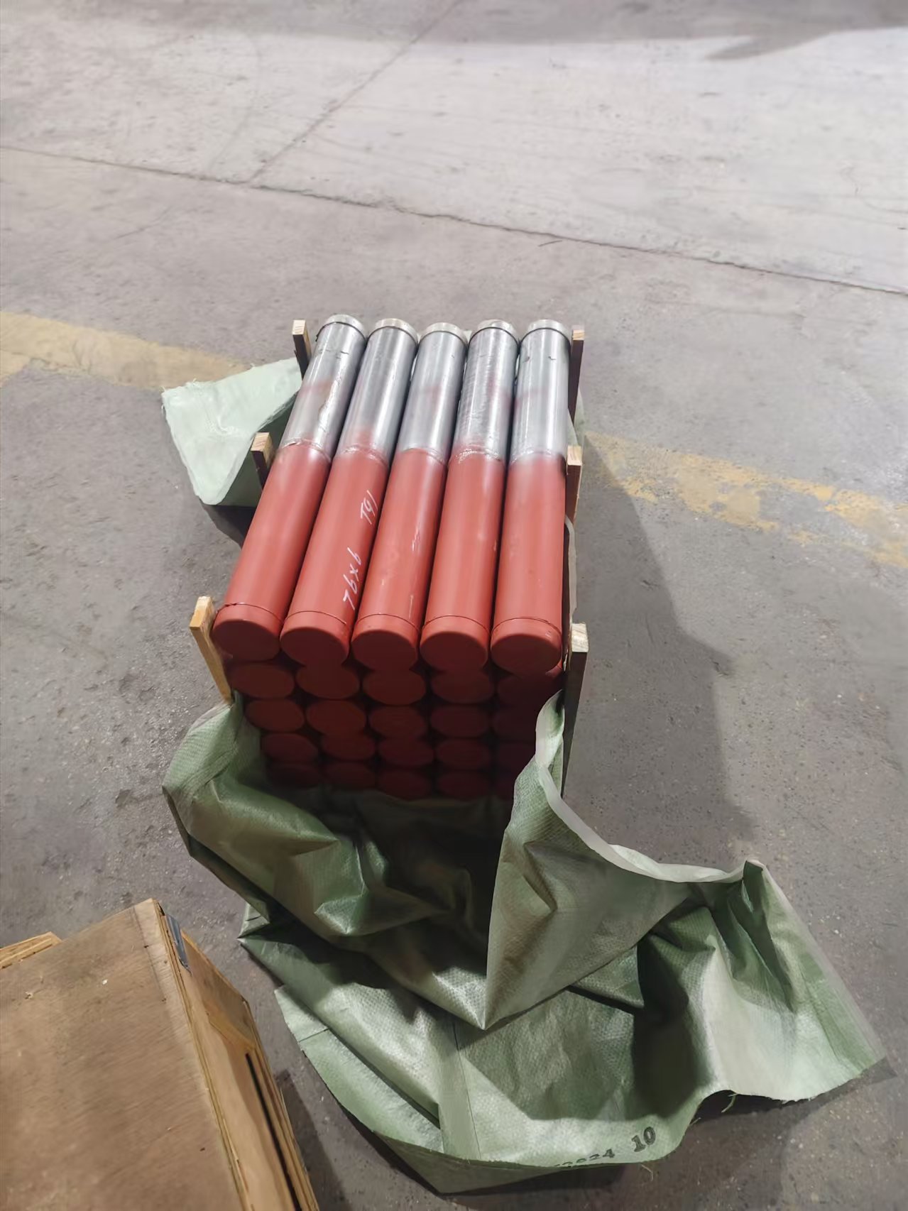 規(guī)格：ф76×6，長度600mm，材質(zhì)：SA-213TP347HFG/SA-213T91,兩種材質(zhì)各300mm